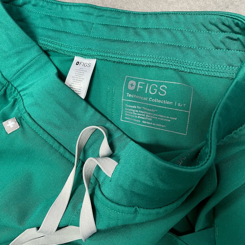 Figs Small Tall Hunter green Zamora joggers